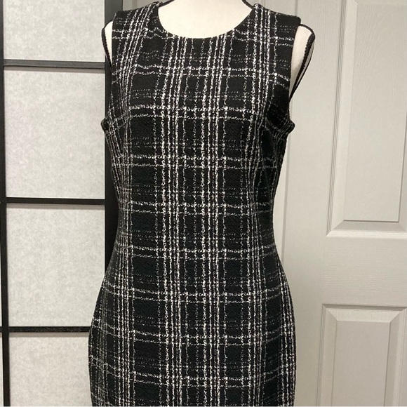 EUC Calvin Klein sheath size 10. Beautiful fit. Only wore a couple of times. - Picture 7 of 13